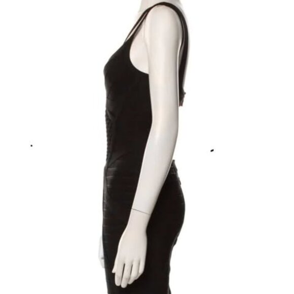 Sexy little black backless Hervé Léger dress with intricate 3D torso detail - Picture 3 of 3